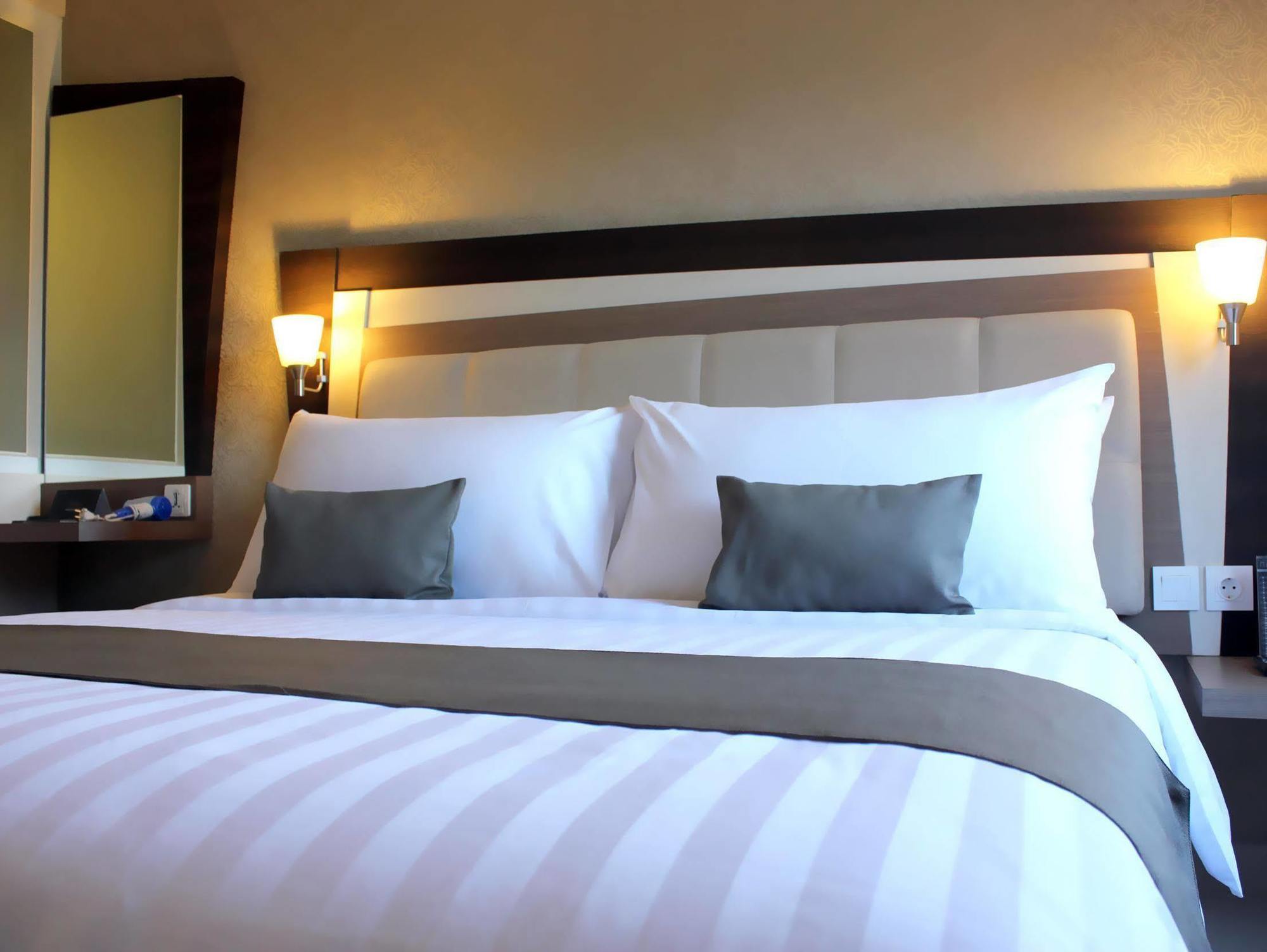 Hotel Neo - Kuta, Jelantik Легиан Екстериор снимка